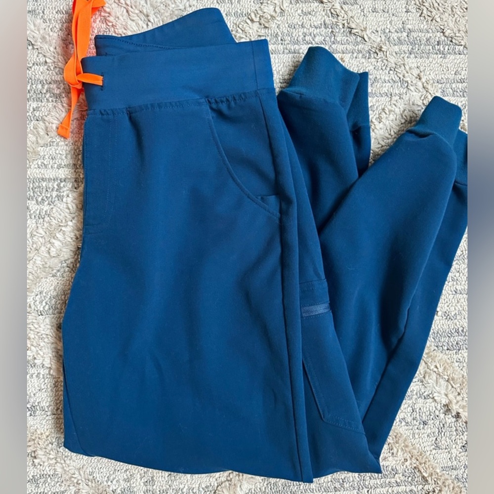 FIGS deep reef Zamora jogger size small